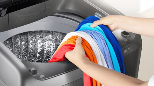 Cách Xử Lý Cặn Bột Giặt Bám Trên Đồ Vải